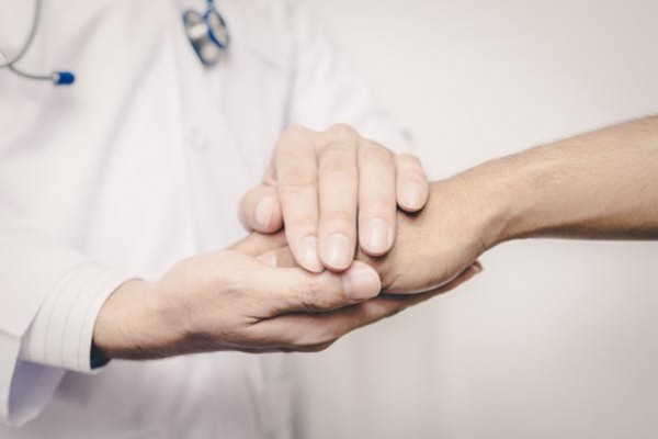 Un ongle connecté pour suivre la santé et étudier Parkinson