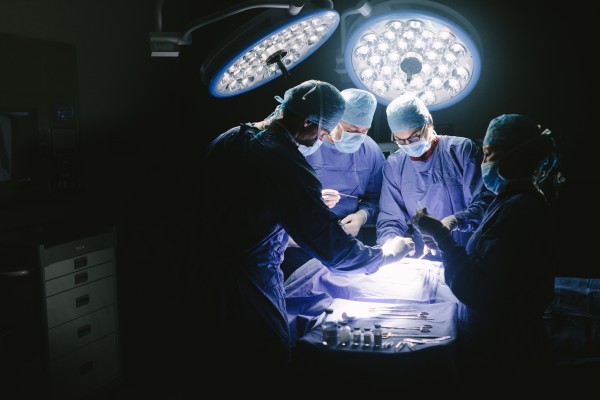L'une des premières opérations chirurgicales avec la réalité mixte a été réalisée à Bobigny