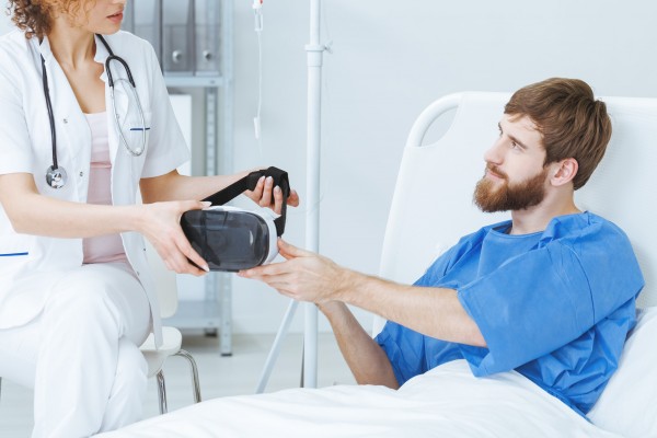 La VR efficace pour réduire la douleur selon une étude publiée dans la revue scientifique PLOS one