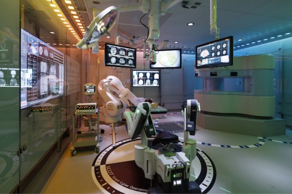 1er chirurgie cérébrale à distance au monde utilisant la technologie 5G