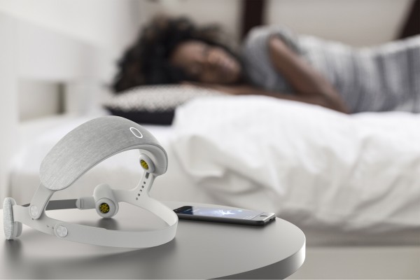 URGOnight uses EEG-based brain training to help improve your sleep