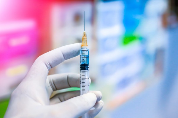 Le premier vaccin développé par une IA va être testé aux États-Unis
