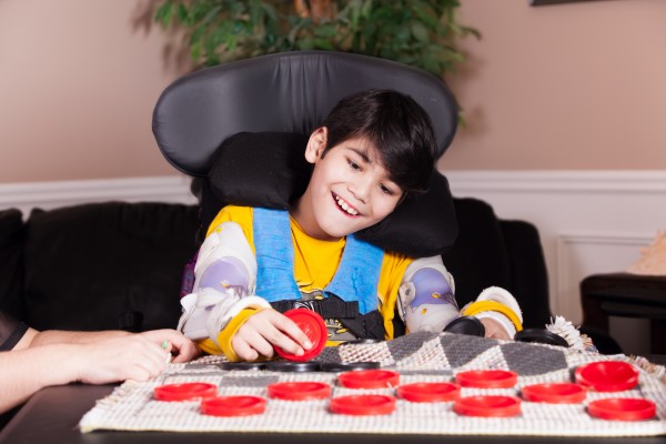Le jeu pour soigner les enfants atteints de paralysie cérébrale