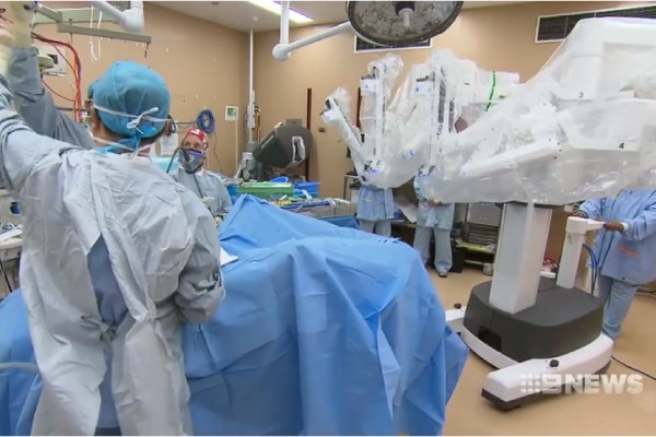 Australian man becomes first robotic kidney transplant recipient in the world