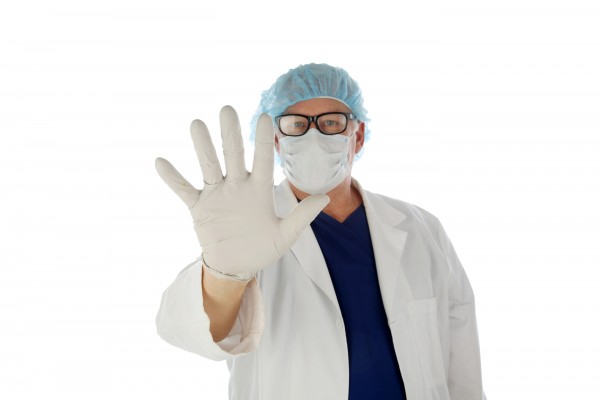 Coronavirus : les gants jetables sont-ils utiles ?