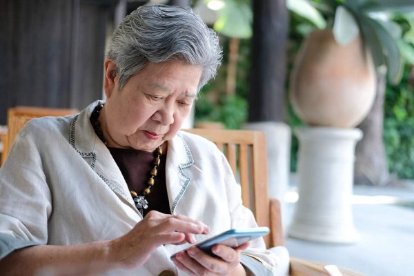 Au Japon, l'IA veille à la santé des seniors
