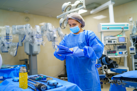 À Bordeaux, les chirurgiens s’entraînent à opérer avec des robots sur des organes en 3D