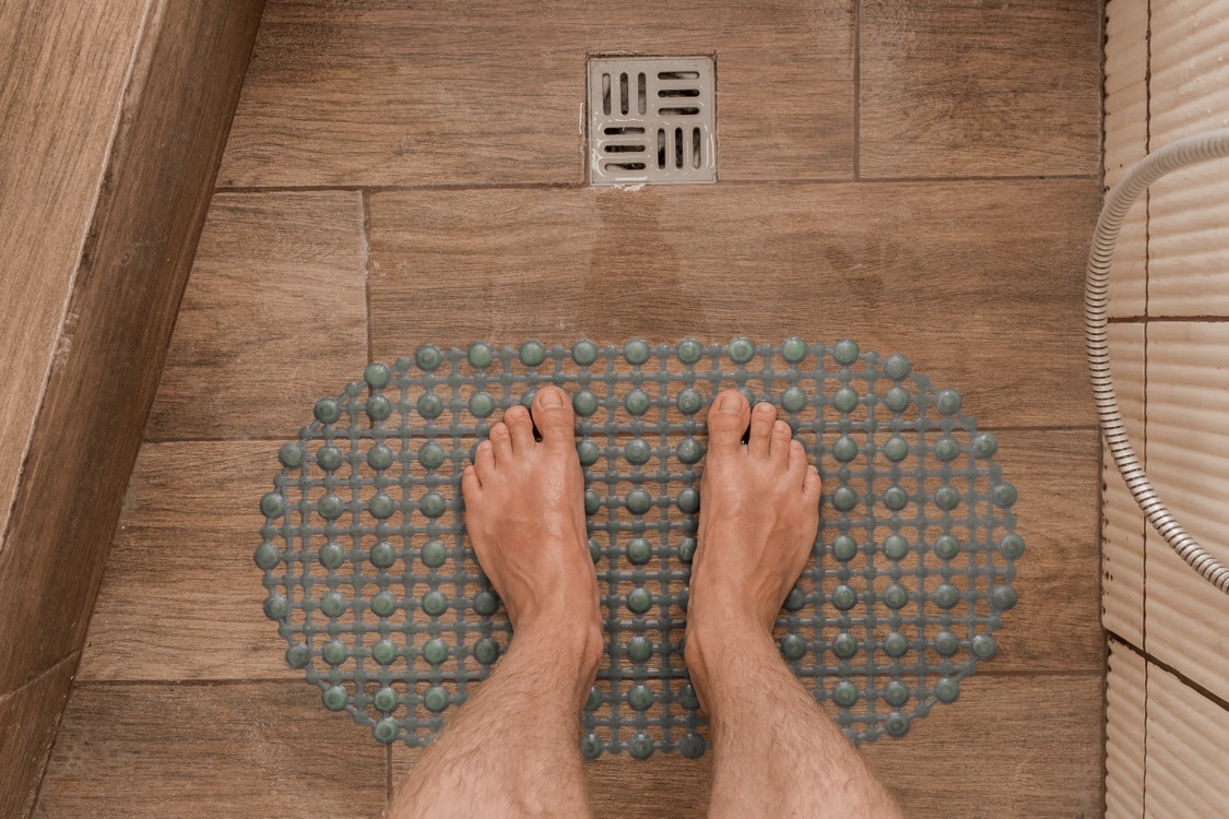 Ce tapis de bain connecté vendu 395 euros vous dit tout sur votre santé et vous aide à anticiper et diminuer les douleurs au quotidien (mal de dos, tête, cou…)